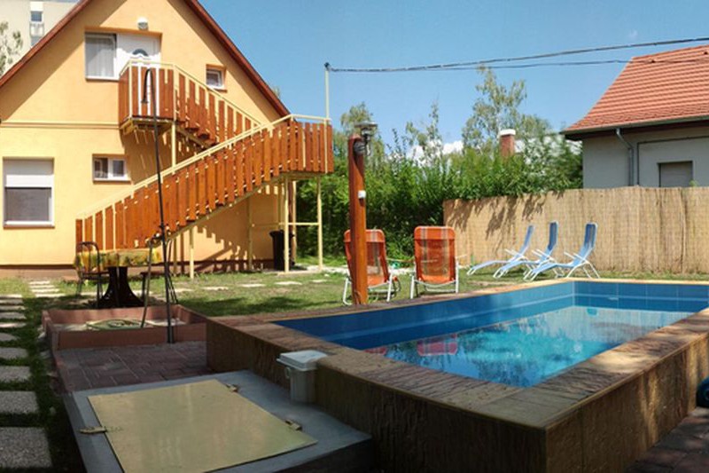 medencés villa Siófokon